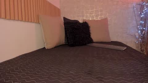 Snapshot of bella_desi chatting on 01-04-25, 03:17 Dessi online show from 01-04-25, 03:17