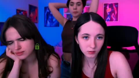 Snapshot of bella_dorn chatting on 05-11-26, 02:45 Bella online show from 05-11-26, 02:45