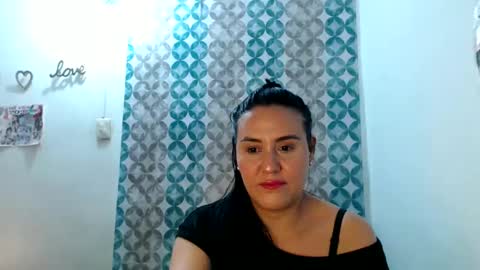 Snapshot of bella_florx chatting on 10-29-25, 10:11 bella_florx online show from 10-29-25, 10:11