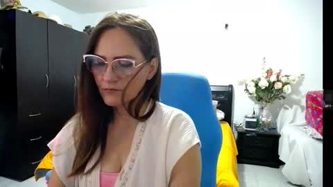 Snapshot of bella_ghisell chatting on 10-08-25, 11:46 Bella online show from 10-08-25, 11:46