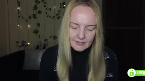 Snapshot of bella_hadatt chatting on 02-27-26, 12:27 Bella online show from 02-27-26, 12:27