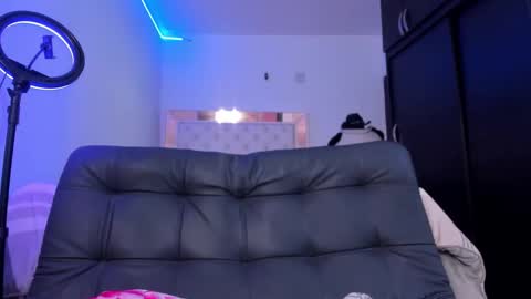 Snapshot of bella_hamilton chatting on 03-05-26, 02:18 bella_hamilton online show from 03-05-26, 02:18