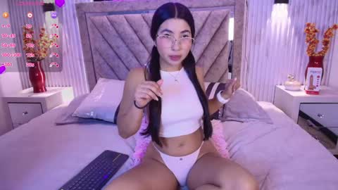 Snapshot of bella_martini_ chatting on 04-20-26, 01:03 bella_martini_ online show from 04-20-26, 01:03