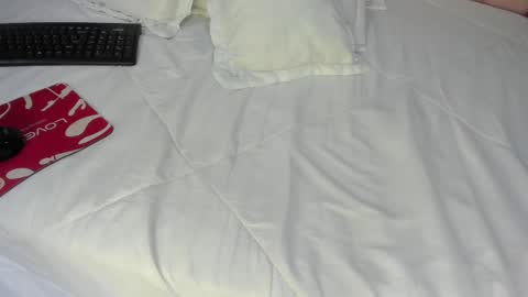 Mia online show from 09-10-25, 12:27