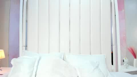 Mia online show from 10-16-25, 01:01