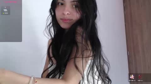 Snapshot of bella_musee chatting on 12-30-24, 05:13   online show from 12-30-24, 05:13