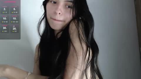 Snapshot of bella_musee chatting on 12-31-24, 12:00   online show from 12-31-24, 12:00