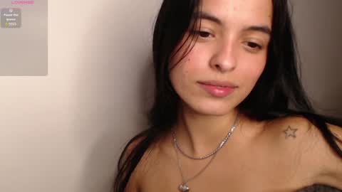 Snapshot of bella_musee chatting on 02-03-25, 02:36   online show from 02-03-25, 02:36