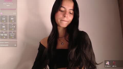 Snapshot of bella_musee chatting on 02-06-25, 11:26   online show from 02-06-25, 11:26