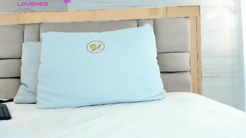 Snapshot of bella_novoa chatting on 06-19-26, 03:33 BELLA online show from 06-19-26, 03:33