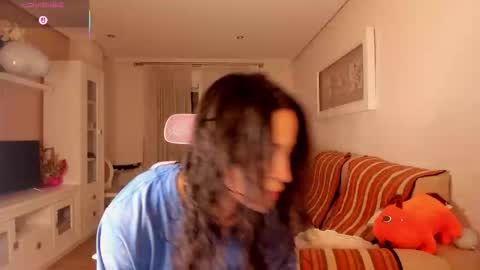 bella_pocahontas3 online show from 10-28-25, 09:17