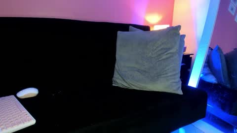 Bella Ponce  online show from 11-16-25, 12:16