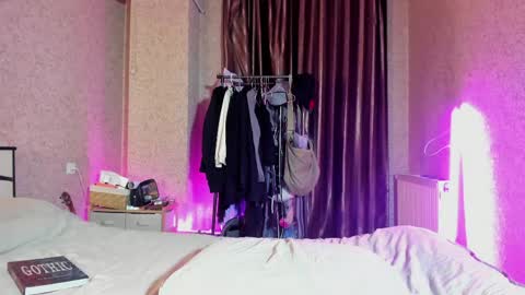 bella sims online show from 04-09-26, 06:24