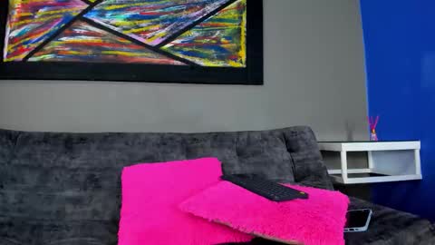 bella_sstone online show from 10-04-25, 12:25