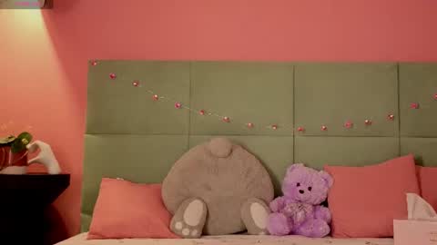 Snapshot of bella_stewarttt chatting on 06-27-26, 01:10 Bella NEW ROOM online show from 06-27-26, 01:10