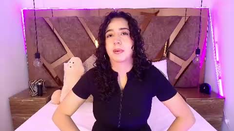 Snapshot of bella_swwan_ chatting on 06-21-26, 06:32 Bella Swwan online show from 06-21-26, 06:32