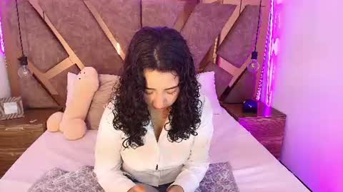 Snapshot of bella_swwan_ chatting on 07-09-26, 02:32 Bella Swwan online show from 07-09-26, 02:32