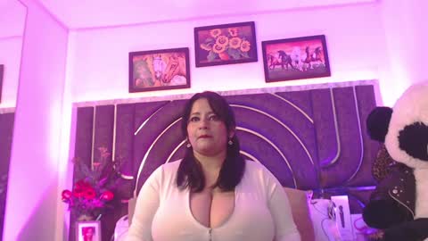 Snapshot of bella_taylor_a chatting on 01-24-25, 12:42 Bella Taylore online show from 01-24-25, 12:42