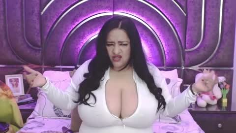 Snapshot of bella_taylor_a chatting on 09-24-25, 11:52 Bella Taylore online show from 09-24-25, 11:52