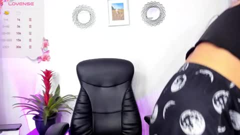 Bella online show from 02-25-25, 04:46