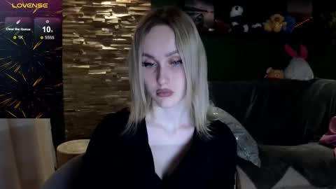 Snapshot of bella_villen chatting on 02-21-26, 12:39 bella_villen online show from 02-21-26, 12:39