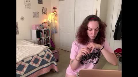 Snapshot of bellababy444 chatting on 07-10-26, 02:52 bellababy444 online show from 07-10-26, 02:52
