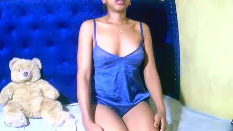 bellaena online show from 09-11-25, 02:28