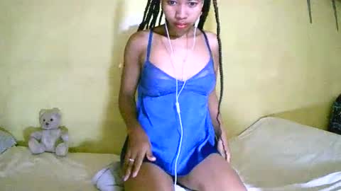 bellaena online show from 10-30-25, 01:18