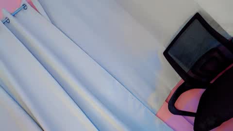 Bella rowt online show from 12-29-24, 07:17