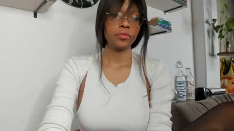 Snapshot of bellahproudly chatting on 05-31-26, 11:17 Bellah online show from 05-31-26, 11:17