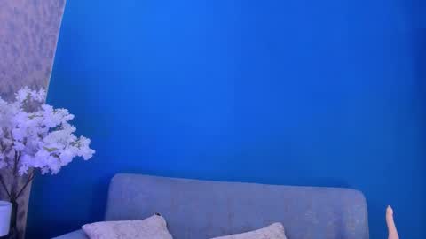 Snapshot of bellamariex chatting on 11-12-25, 12:00 Bella Marie online show from 11-12-25, 12:00