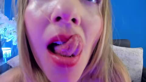 Snapshot of bellamariex chatting on 07-11-26, 05:59 Bella Marie online show from 07-11-26, 05:59
