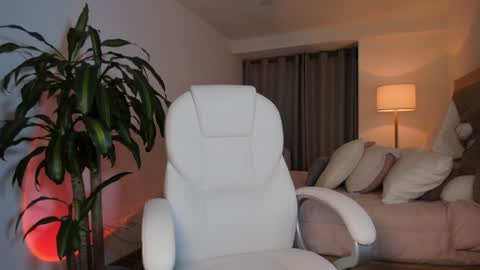 Bella Mia online show from 01-25-25, 04:56