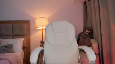 Bella Mia online show from 10-17-25, 03:53