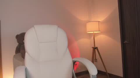 Snapshot of bellamia_ chatting on 06-21-26, 12:57 Bella Mia online show from 06-21-26, 12:57
