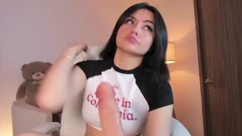 Snapshot of bellamia_ chatting on 06-29-26, 08:20 Bella Mia online show from 06-29-26, 08:20