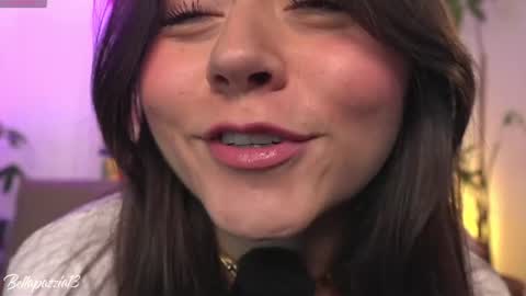 Snapshot of bellapazzia13 chatting on 06-12-26, 05:23 online show from 06-12-26, 05:23