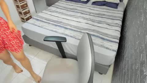 Snapshot of bellaprettty chatting on 06-11-26, 02:37 Bella Angelycal online show from 06-11-26, 02:37