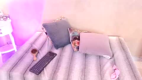 bellarooux online show from 12-16-25, 12:21