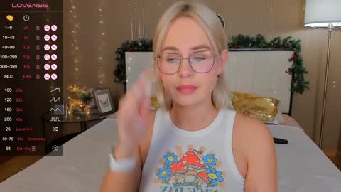 Snapshot of bellatip chatting on 01-19-25, 04:01 Bella online show from 01-19-25, 04:01