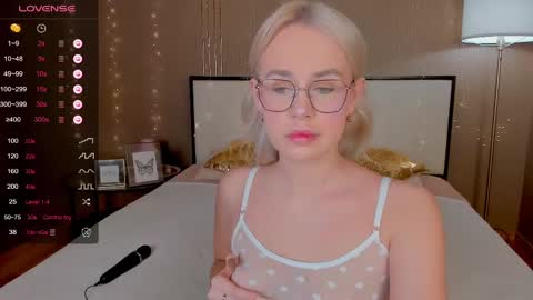 Snapshot of bellatip chatting on 03-01-25, 01:00 Bella online show from 03-01-25, 01:00