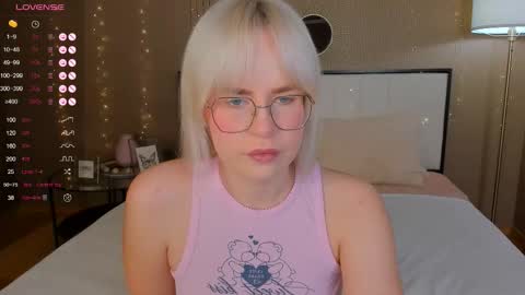 Snapshot of bellatip chatting on 11-08-25, 12:44 Bella online show from 11-08-25, 12:44