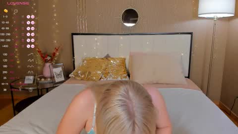 Snapshot of bellatip chatting on 11-24-25, 12:43 Bella online show from 11-24-25, 12:43