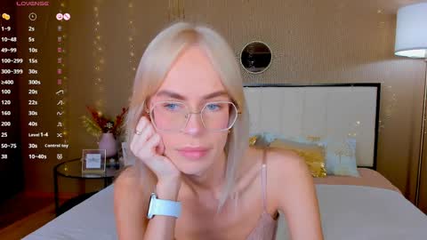 Snapshot of bellatip chatting on 05-19-26, 01:56 Bella online show from 05-19-26, 01:56
