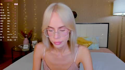 Snapshot of bellatip chatting on 05-29-26, 01:25 Bella online show from 05-29-26, 01:25