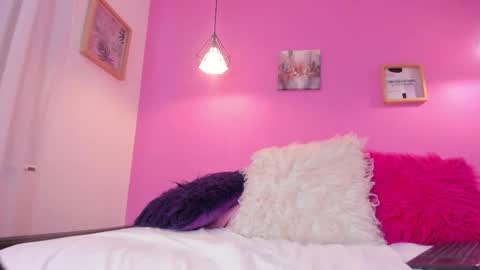 Snapshot of bellawild_ chatting on 02-13-26, 06:37 Bella Wild online show from 02-13-26, 06:37