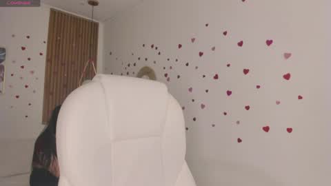 laukyubey             online show from 04-16-26, 01:34