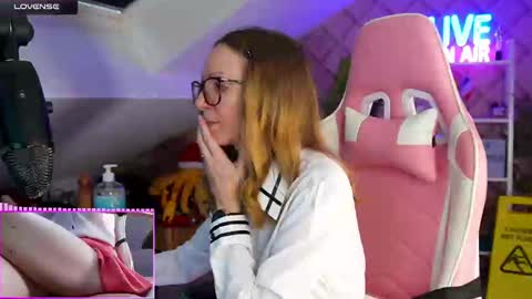 Snapshot of belle_alice chatting on 02-10-25, 10:42 Alice online show from 02-10-25, 10:42