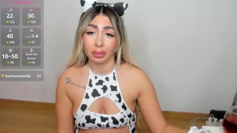 Snapshot of belle_hallle chatting on 01-11-25, 11:56 LucyJelly online show from 01-11-25, 11:56