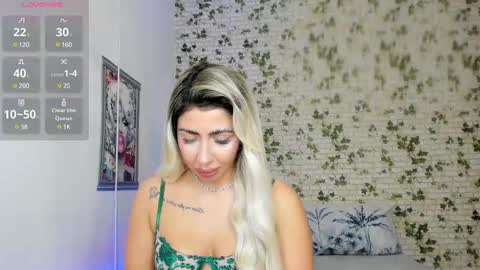 Snapshot of belle_hallle chatting on 03-11-25, 03:12 LucyJelly online show from 03-11-25, 03:12